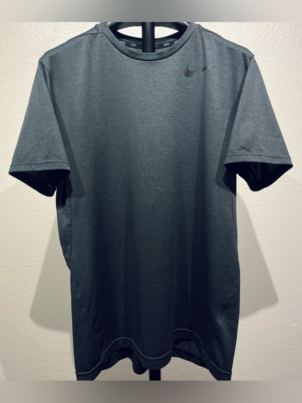 Nike Dri-FIT Short Sleeve Shirt in Dark Gray - Size M (Men’s)